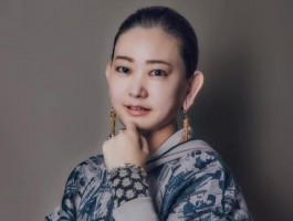 Terinspirasi Santriwati, Desainer Jepang Rancang Jilbab dari Daur Ulang Sisik Ikan