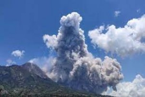 Gunung Merapi Muntahkan Awan Panas Sejauh 2 Km, Boyolali dan Magelang Hujan Abu
