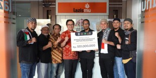 Pejuang Subuh Merangin Rela Berjalan 24 Jam Demi Titipkan Rp551 Juta untuk Bantu Palestina