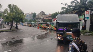Terjang Hujan, 15 Bus Mudik Bareng PWNU Jatim Berangkat ke 7 Penjuru