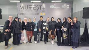 Fashion Show di Stasiun MRT Bareng Desainer MUFFEST 2024, Fenny Saptalia Usung Koleksi Reborn