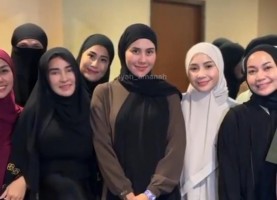 Heboh Transgender Pakai Cadar di Kajian Ustaz Hanan Attaki, Panitia Buka Suara