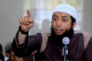 Ustadz Khalid Basalamah: Menyerupai Lawan Jenis adalah Dosa Besar dalam Islam