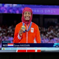 Atlet Belanda Sifan Hassan Banjir Pujian Usai Pakai Hijab di Penutupan Olimpiade Paris