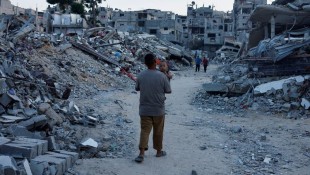 Puluhan Warga Gaza Tewas dalam Serangan Israel, Vaksinasi Polio Anak Terus Berjalan