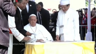 Ulama hingga Pejabat RI Sambut Paus Fransiskus di Masjid Istiqlal