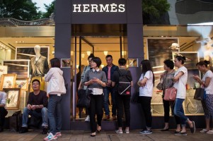 Bos Hermès Tidak Suka Jika Perusahaannya Dibandingkan Dengan Rival Beratnya Louis Vuitton. LVMH Pernah Gagal