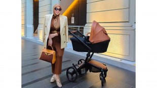Outfit Syahrini Momong Anak, Bawa Tas Seharga Rp183 Juta