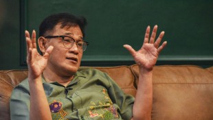 Kunjungan Berbalut Batik, Budiman Sudjatmiko Sambangi Kediaman Prabowo