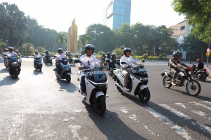 Hari Listrik Nasional Ke-79, PLN Jatim Pecahkan Rekor Muri Konvoi Motor Listrik Terbanyak