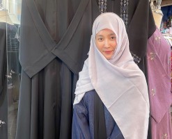 Yuri SNSD Pakai Abaya dan Jilbab di Arab Saudi, Netizen: Masya Allah, Ukhti