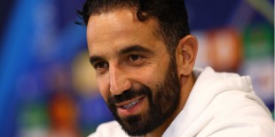 TERKINI: Krisis Bek Man United Buka Peluang Debut Pemain Akademi