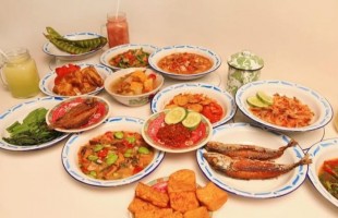 Warung Mak Dower Sajikan Pedasnya Masakan Betawi yang Menggugah Selera