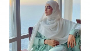 Berhijrah Demi Ketenangan: Sana Khan Ungkap Alasan Tinggalkan Dunia Artis