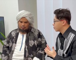 Ustaz Derry Sulaiman Bantah Richard Lee Masuk Islam sebagai Pengalihan Isu Mafia Skincare