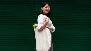 Perempuan Sering Membawa Tas Berat Berisiko Kena Penyakit Muskuloskeletal