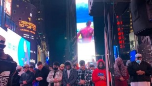Adzan Berkumandang di Times Square, Ratusan Muslim Tarawih di Suhu Minus 2 Derajat Celcius