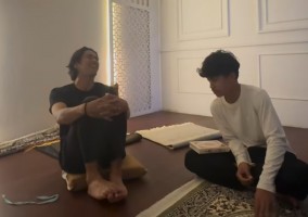 Momen Abidzar Al Ghifari Ngaji Bareng Sang Adik, Netizen: Copy Paste Almarhum Uje