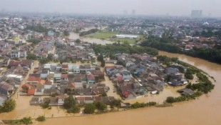 3 Meter Air Mengepung! Bekasi Lumpuh Total, Wali Kota: Limpasan Luar Biasa