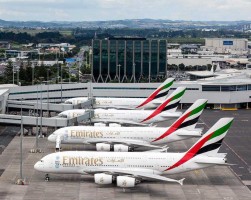 10 Destinasi Emirates Menawarkan Kursi Ekonomi Premium di Atas Pesawat Yang Bikin Nyaman
