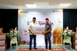 Tebar Kebaikan di Bulan Ramadan, Jamkrindo Salurkan Bantuan Sosial di Jakarta