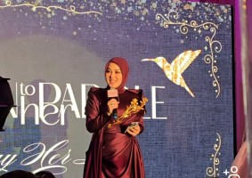 Syahrini Terima Penghargaan dari Unesco sebagai Harta Karun Nasional Indonesia
