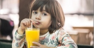 Anak di Bawah 1 Tahun Tidak Dianjurkan Mengonsumsi Jus Buah