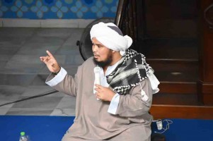 Tak Bisa Berangkat dengan Visa Furoda? Ustaz Derry: Sabar, Allah Pasti Ganti Lebih Baik