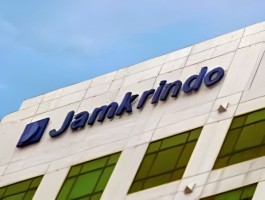 Jamkrindo Rayakan HUT Ke-55 dengan Bantu Pendidikan Dasar lewat Seragam Sekolah