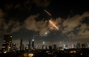 Perang Udara Iran-Israel Memasuki Hari Keenam, Trump Desak Iran Menyerah Tanpa Syarat