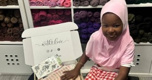 Kagum dengan Islam, Balita Asal London Menangis Ingin Pakai Hijab