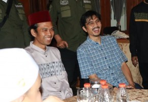 Bertemu Pertama Kali, UAS Mengaku Ngefans pada Duta Sheila On 7