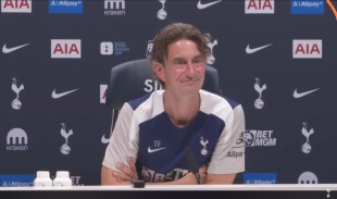 Tottenham Gerak Cepat, Thomas Frank Ingin Reuni dengan Bek Andalan Brentford