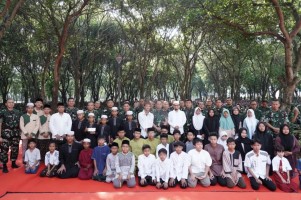 TNI Gelar Doa Istighosah Bersama Ratusan Anak Yatim di Monas, Dipimpin Ustaz Adi Hidayat