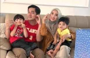 Anak Ricky Perdana Jatuh dari Lantai Dua Rumah: Mata Lebam hingga Tangan Kiri Retak