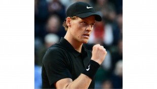 Sinner Raih Tiket Perempat Final Paris Masters dan Pertahankan Peluang Raih Peringkat 1, Zverev Juga Menang