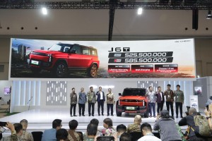 Chery J6T Resmi Meluncur di GJAW 2025 dengan Harga Mulai Rp 525 Juta