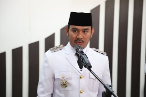 Duh Ade Kuswara, Bupati Bekasi Belum Genap Setahun Menjabat Udah Dicekik KPK. Termasuk Bupati Termuda Lagi Yang Kena OTT