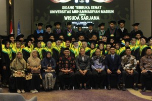Pesan Rektor UMMAD di Wisuda 2025: Jangan Berhenti Kuliah Hanya karena Terkendala Biaya