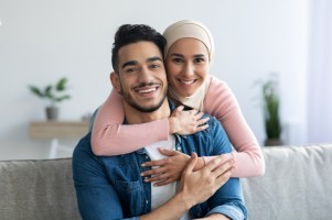 Boleh Mesra dengan Pasangan di Bulan Ramadhan, Asalkan...