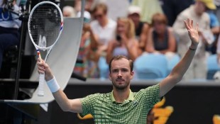 Medvedev Hentikan Langkah Auger-Aliassime, Tantang Griekspoor di Final Dubai Open