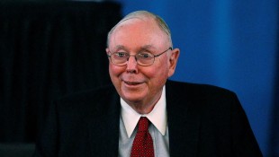 Miliarder Charlie Munger Pernah Berkata pada Anak Muda 30 Tahun: Investasi Demi Kebebasan Finansial Hampir Mustahil, Kecuali Anda Punya Tabungan Rp160 Miliar