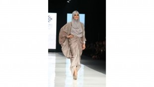 Bukan Cuma Pasar, Indonesia Siap Jajah Dunia Lewat Jalan Modest Fashion