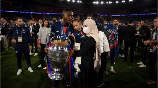 Ousmane Dembélé Rayakan Kemenangan Liga Champions Bersama Istri dan Putrinya