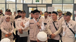 Wamen Haji Bongkar Dugaan Penipuan Badal Haji Rp1,4 Miliar, Izin KBIHU Terancam Dicabut