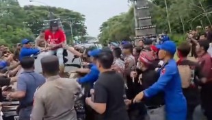 Viral Video Ustaz Abdul Somad Diadang Warga Saat Tiba di Kutai Barat