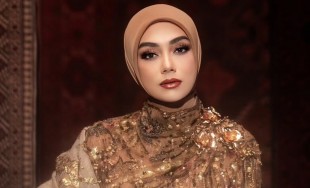 Curhatan Celine Evangelista saat Antar Putri Sulung Mondok: Aku Belajar Merelakan