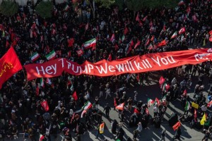 Seruan Balas Dendam Menggema di Pemakaman Ali Khamenei, Para Pelayat Incar Nyawa Trump