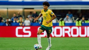Liverpool Konfirmasi Kontrak Profesional untuk Bek Tengah yang Didatangkan dari Man City