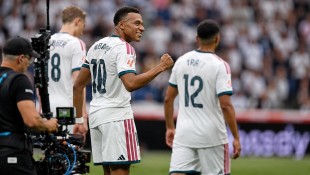 Real Madrid Hancurkan Malaga 4-0, Pertahankan Rekor Sempurna Mourinho